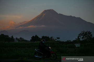 Gunung Merapi mengalami 129 kali gempa guguran