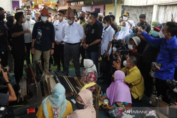 Menparekraf mengunjungi desa wisata Burai