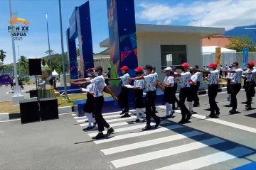 Putra-putri daerah persiapkan upacara bendera kontingen