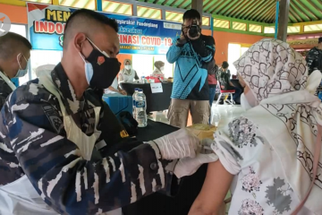 TNI AL gelar vaksinasi bagi masyarakat pesisir Carita