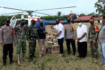 Polda Kalteng salurkan bantuan banjir Katingan lewat udara