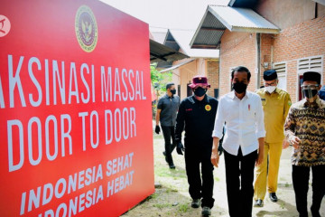 Presiden tinjau vaksinasi dari rumah ke rumah di Aceh