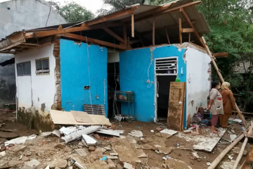 Banjir bandang rusak 14 rumah di Pandeglang