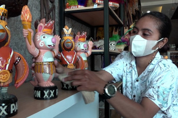 Sambut PON, pengrajin lokal buat maskot Kangpho dan Drawa