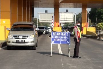 Hari pertama gage di Bandung, kendaraan pelat genap diputarbalikkan