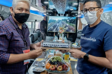 Ke Cirebon, Sandiaga gunakan Kereta Istimewa