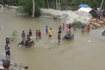 Desa Rogo Sulteng diterjang banjir, dapur umum hanyut