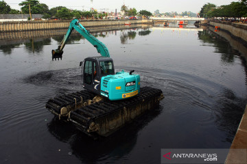 Grebek Lumpur di Kali Mookervart untuk kurangi dampak empat wilayah