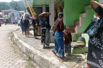 Demi tradisi dan kesetiaan, Perempuan Badui bercocok tanam