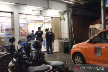 Seorang pria lempar batu rusak kaca Indomaret di Panglima Polim