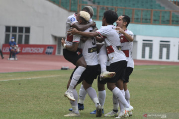 Madura United FC  vs Persipura Jayapura berakhir imbang 2-2