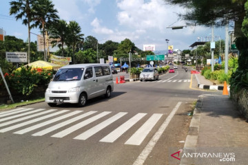 Polisi memberlakukan sistem satu arah atasi kepadatan di Jalur Puncak