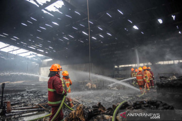 Kebakaran pabrik tekstil di Bandung