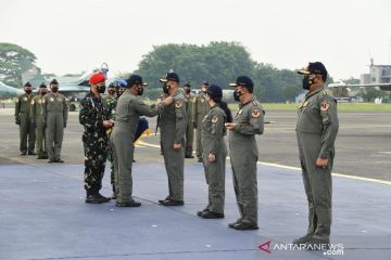 Ketua DPR dan ketua MPR dapat brevet Wing Kehormatan Penerbang TNI AU