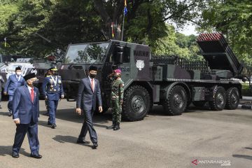 Presiden tinjau pameran HUT ke-76 TNI