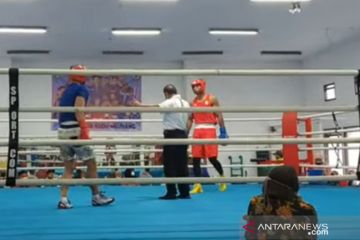 Dua pukulan KO warnai perempat final tinju welter putra PON Papua