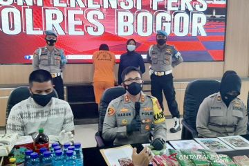Polres Bogor menangkap wanita penjual produk kedaluwarsa