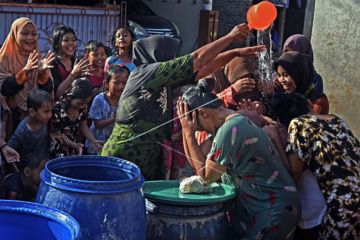 Tradisi mandi tolak bala rebo wekasan