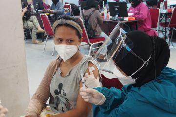 TNI gelar Serbuan Vaksinasi COVID-19 di pusat perbelanjaan Surabaya