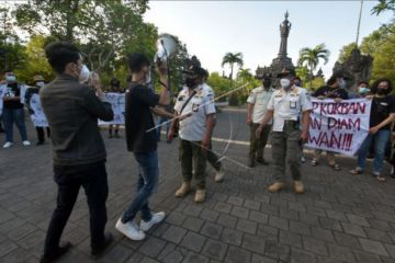 Unjuk rasa diwarnai ketegangan