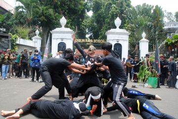 Aksi penolakan bisnis wisata malam di Kebun Raya Bogor