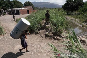 Perlintasan warga usai perbatasan Venezuela-Kolombia dibuka