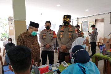 Percepat kekebalan kelompok, ratusan santri ikuti vaksinasi