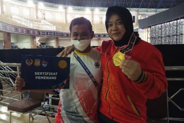 Central Java lifter Permatasari breaks national record