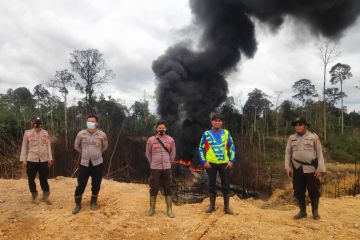Pemadaman api sumur minyak ilegal di jambi tunggu tim teknis Pertamina