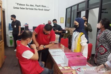 Kanwil DJP Sumbar Jambi serahkan tersangka penggelapan pajak ke kejati