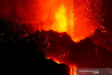 Gunung Cumbre Vieja terus erupsi