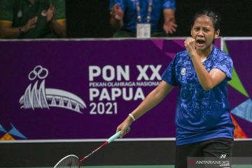 Sri Fatmawati taklukkan Ruselli di final bulu tangkis beregu putri PON