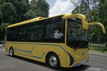 Bantuan bus listrik untuk UGM