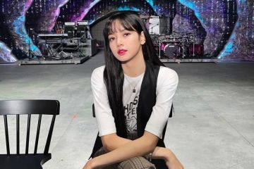 Lirik lagu "Moonlit Floor" oleh Lisa BLACKPINK dan penjelasannya