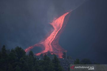 Gunung berapi Cumbre Vieja terus muntahkan lava
