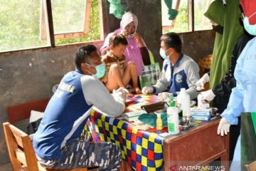 TNI AL gelar khitanan massal untuk warga di desa pesisir Kalsel