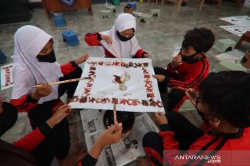 Berkolaborasi, Museum Batik-Disidk Pekalongan latih siswa SD membatik