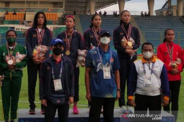 Jawa Barat rebut emas 4x100 estafet putri sekaligus pecahkan rekor PON