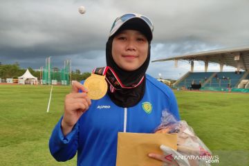 Medali emas lempar cakram putri jadi milik atlet Jabar Tresna Puspita