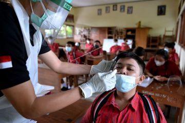 Tes antigen secara acak bagi pelajar
