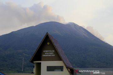 Gunung ili Lewotolok erupsi lagi, tinggi kolom abu hingga 800 meter