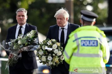 Bunga duka cita untuk anggota parlemen Inggris yang tewas ditikam