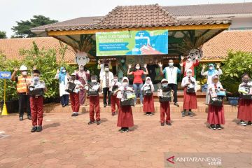 Palyja edukasi praktik cuci tangan ke siswa SD 08 Cilandak