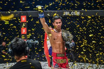 Superbon juara dunia ONE Featherweight Kickboxing usai KO Petrosyan