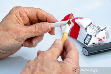 Strategi unik Inggris bantu warganya berhenti merokok