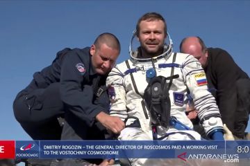 Kru film Rusia kembali ke bumi setelah syuting 12 hari di antariksa