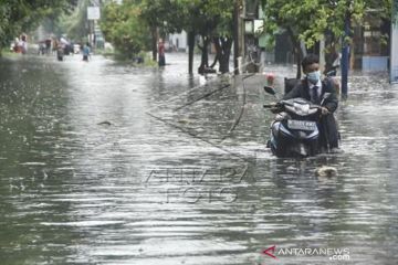 Genangan Air Di Rawalumbu Akibat Drainase buruk
