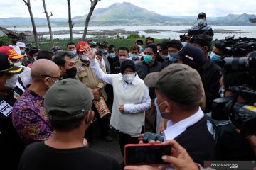 Mensos tinjau korban gempa Bali