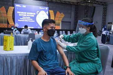 PTBA gelar vaksinasi untuk ribuan warga Tanjung Enim
