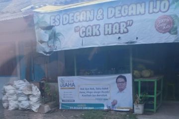 Spanduk Airlangga Hartarto bermunculan di warung-warung Surabaya